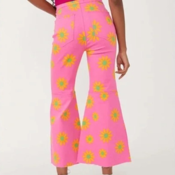 Free People Youthquake Printed Crop Flare Jeans in Lipstick Combo sz 26 - Picture 4 of 6